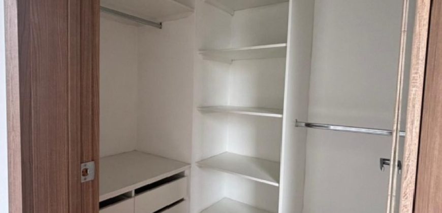 Rento Suite, Amoblada, Un Dormitorio, Parqueadero. Bodega. Sector La Carolina