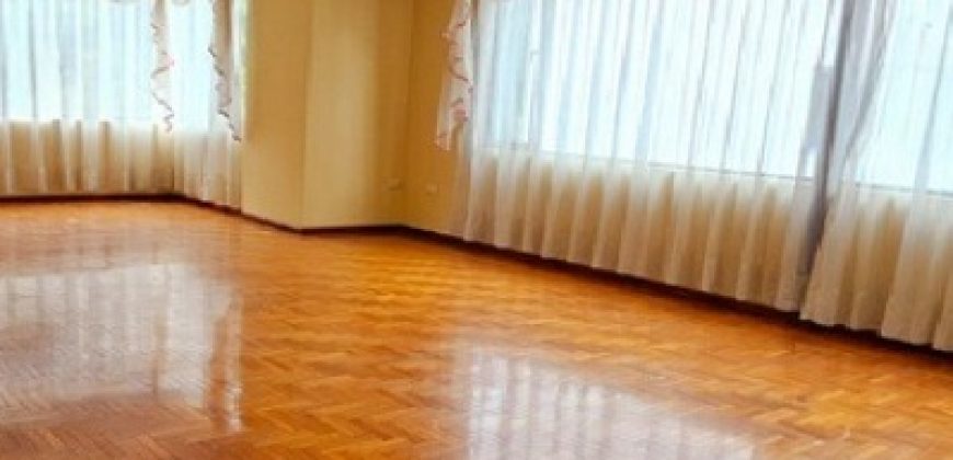 Rento Departamento, Dos Dormitorios, Parqueadero. Sector El Batán