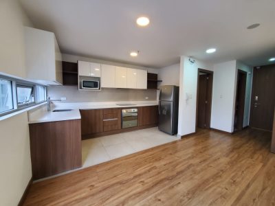 Vendo Suite, Un Dormitorio, Sin Amoblar, Parqueadero. Sector La Carolina