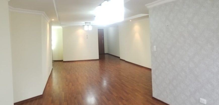 Rento Departamento, Tres Dormitorios, Sin Amoblar, Parqueadero. Sector Bosmediano