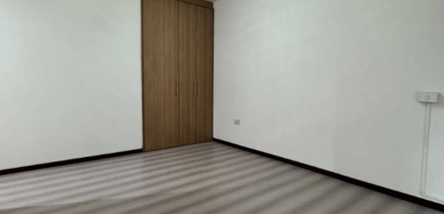 Vendo Departamento, Dos Dormitorios, Sin Amoblar, Parqueadero, Bodega. Sector La Carolina