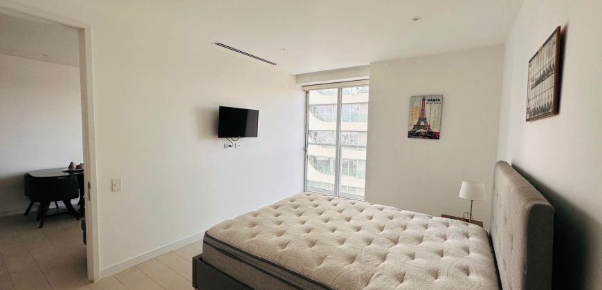 Vendo Suite, Un Dormitorio, Sin Amoblar, Parqueadero. Sector González Suárez