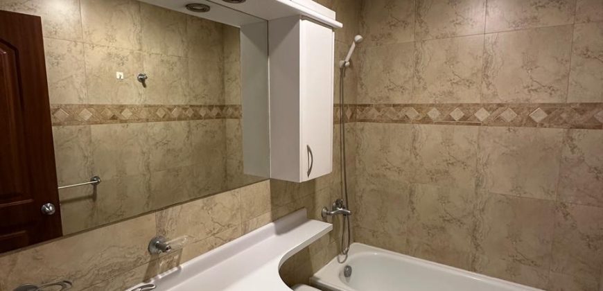 Vendo Departamento, Tres Dormitorios, Sin Amoblar, Parqueaderos, Bodega. Sector la Carolina