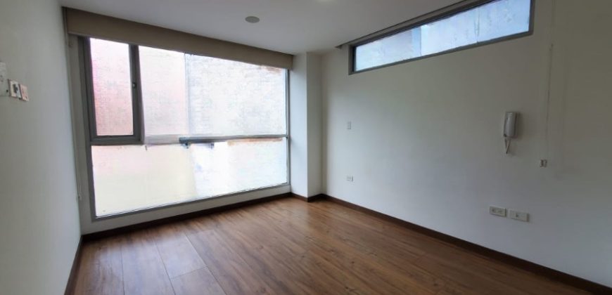 Vendo Suite, Un Dormitorio, Sin Amoblar, Parqueadero. Sector La Carolina