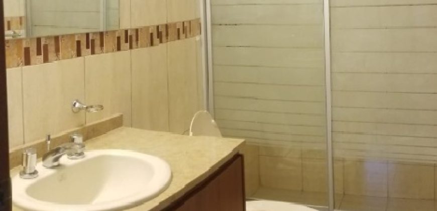 Rento Departamento, Tres Dormitorios, Sin Amoblar, Parqueadero. Sector Bosmediano