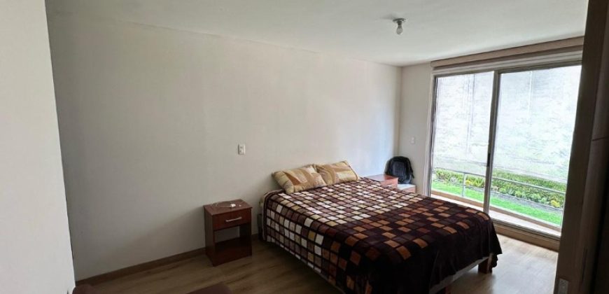 Vendo Suite, Amoblada, Un Dormitorio, Parqueadero, Balcón. Sector Los Granados
