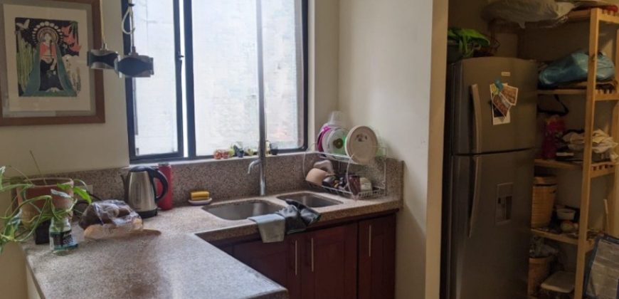 Vendo Suite, Un Dormitorio, Sin Amoblar, Parqueadero. Sector La Carolina