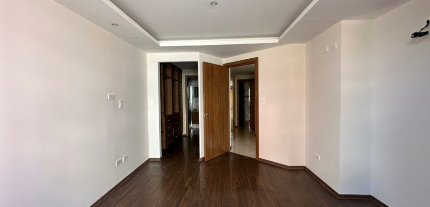 Vendo Departamento, Tres Dormitorios, Terraza Cubierta, Parqueaderos, Bodega. Sector Granados