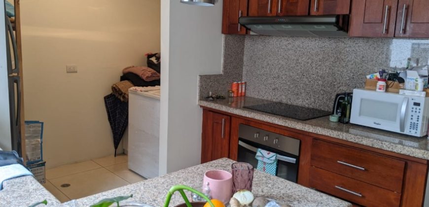 Vendo Suite, Un Dormitorio, Sin Amoblar, Parqueadero. Sector La Carolina