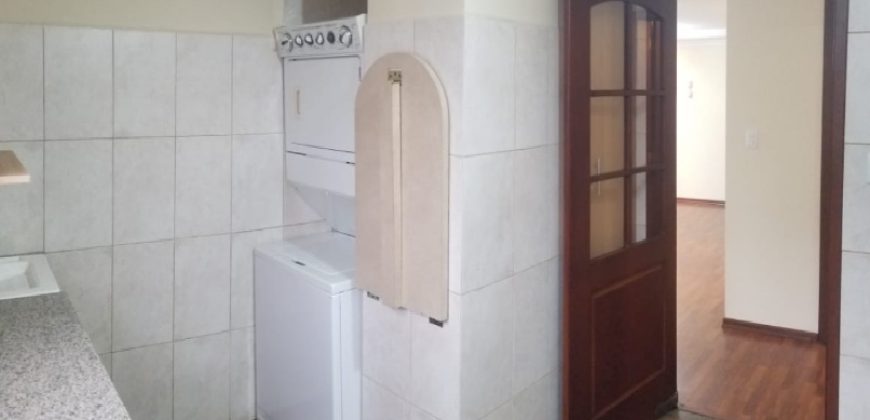 Rento Departamento, Tres Dormitorios, Sin Amoblar, Parqueadero. Sector Bosmediano