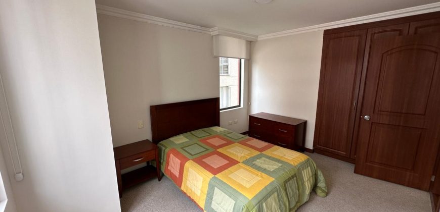 Vendo Departamento, Tres Dormitorios, Sin Amoblar, Parqueaderos, Bodega. Sector la Carolina