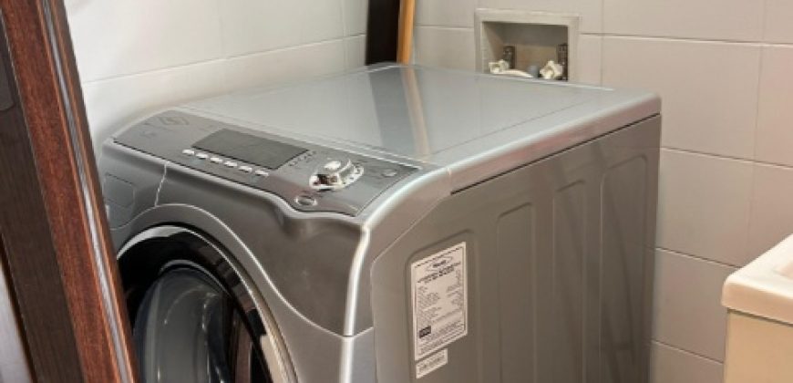 Rento Suite, Un Dormitorio, Amoblado, Parqueadero, Balcón. Sector 12 de Octubre