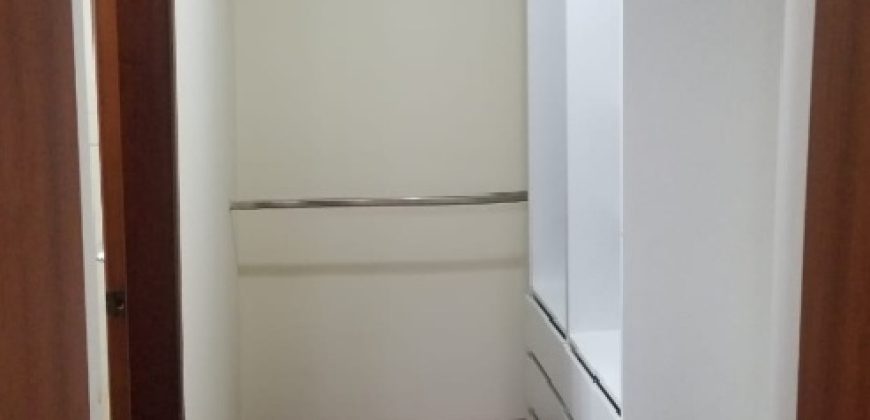 Rento Departamento, Tres Dormitorios, Sin Amoblar, Parqueadero. Sector Bosmediano