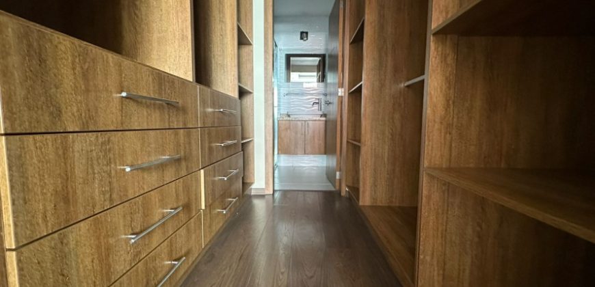 Vendo Departamento, Tres Dormitorios, Terraza Cubierta, Parqueaderos, Bodega. Sector Granados