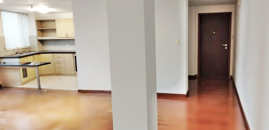 Vendo Departamento, Dos Dormitorios, Parqueadero, Bodega. Sector La Floresta