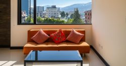 Vendo Suite, Amoblada, Un Dormitorio, Parqueadero. Sector Los Granados