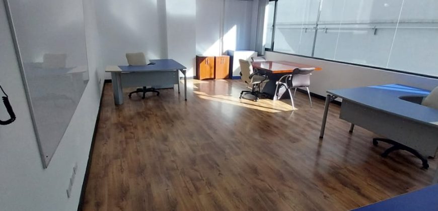 Rento Oficina, Amoblada, Parqueadero. Sector El Batán