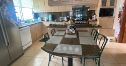 Rento Departamento, Amoblado, Cuatro Dormitorios, Parqueadero. Sector La Carolina