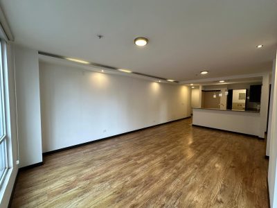 Vendo Departamento, Dos Drmitorios, Sin Amoblar, Parqueadero. Sector 12 de Octubre