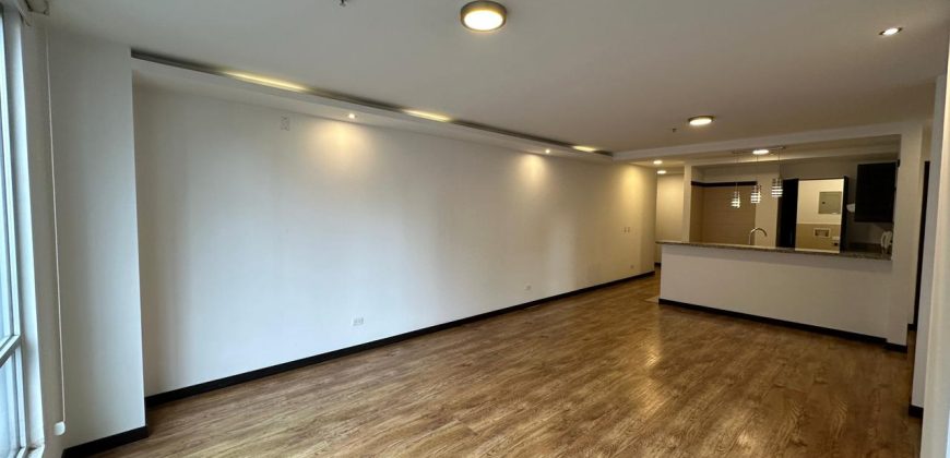 Vendo Departamento, Dos Drmitorios, Sin Amoblar, Parqueadero. Sector 12 de Octubre