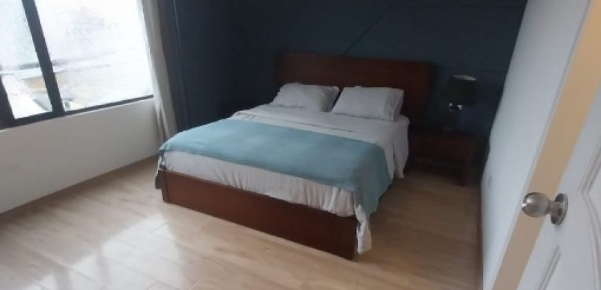 Rento Departamento, Amoblado, Tres Dormitorios. Sector La Carolina