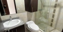 Rento Departamento, Dos Dormitorios, Sin Amoblar, Parqueadero, Bodega. Sector La Carolina