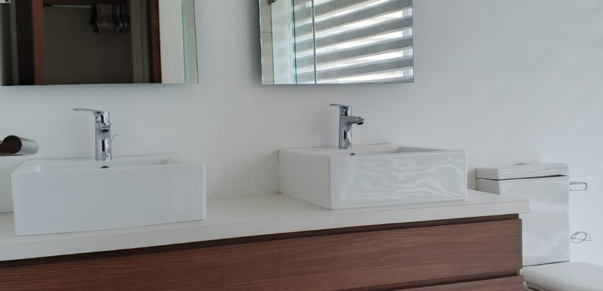 Rento Departamento, Amoblado, Tres Dormitorios. Sector La Carolina