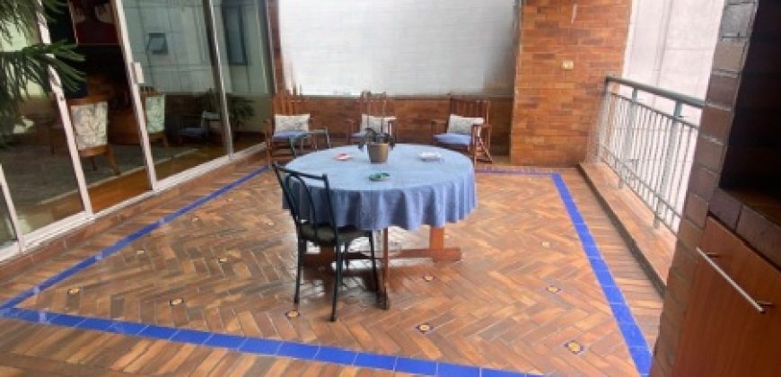 Rento Departamento, Amoblado, Cuatro Dormitorios, Parqueadero. Sector La Carolina