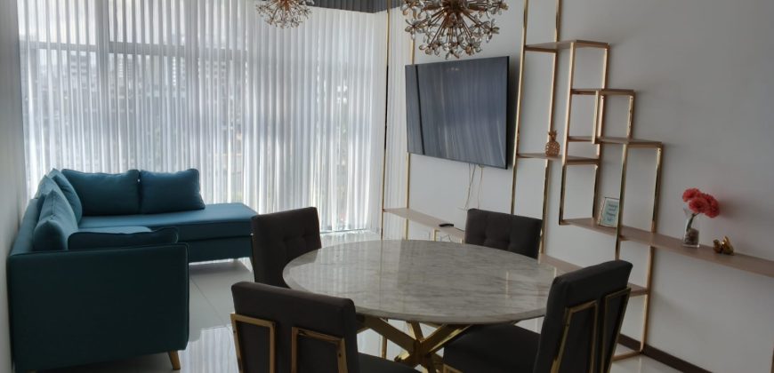 Rento Departamento, Amoblado, Tres Dormitorios. Sector La Carolina