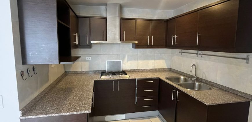 Rento Departamento, Dos Dormitorios, Sin Amoblar, Parqueadero, Bodega. Sector La Carolina