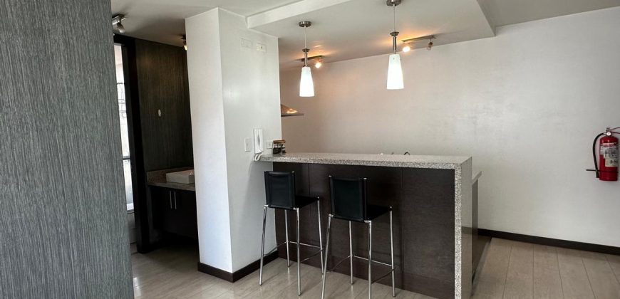 Rento Suite, Amoblada, Un Dormitorio, Parqueadero, Bodega. Sector Bellavista