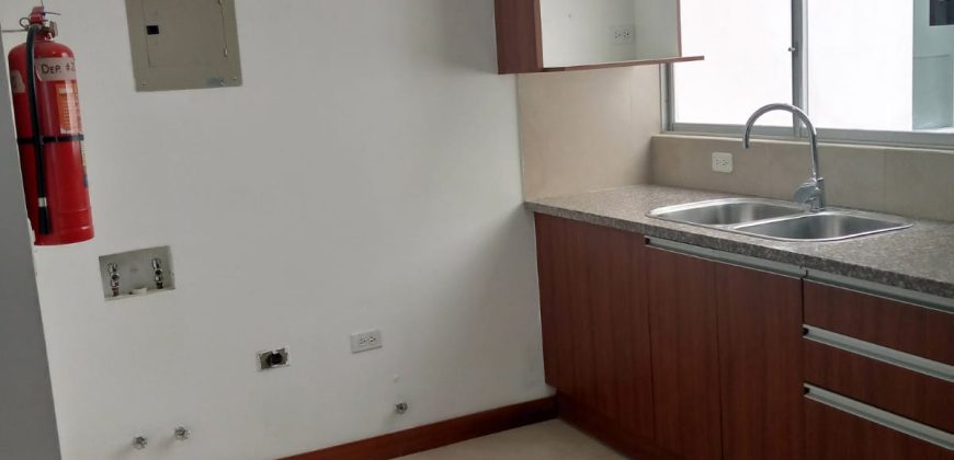 Rento Departamento, Tres Dormitorios, Sin Amoblar, Parqueadero, Bodega. Sector Quicentro