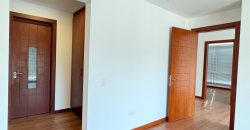 Vendo Departamento, Tres Dormitorios, Sala Tv, Parqueaderos, Bodega. Sector El Batán