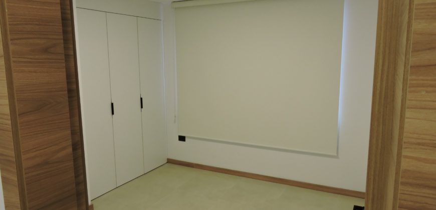 Vendo Departamento, Tres Dormitorios, Parqueaderos. Sector Bossano