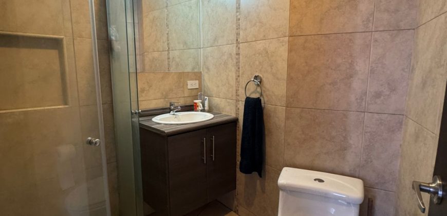 Vendo Suite, Sin Amoblar, Un Dormitorio, Parqueadero, Bodega. Sector Los Granados