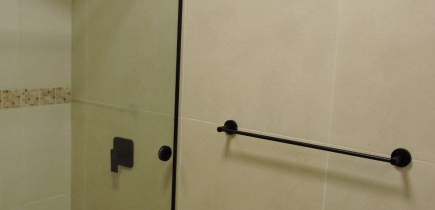 Vendo Departamento, Tres Dormitorios, Parqueaderos. Sector Bossano