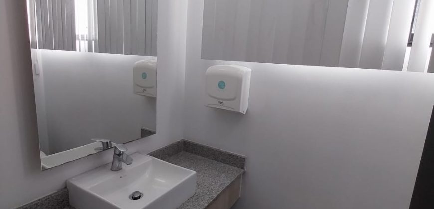 Rento Oficina, Amoblada, Parqueadero. Sector El Batán