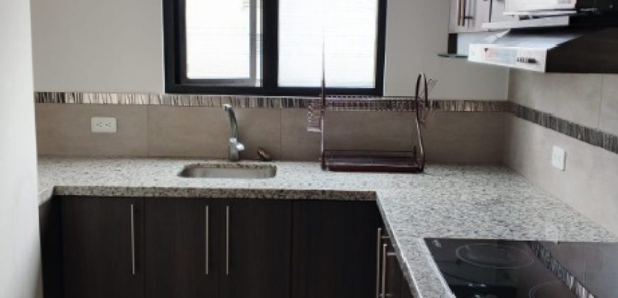 Rento/Vendo, Departamento, Dos Dormitorios, Amoblado, Parqueadero. Sector La Carolina