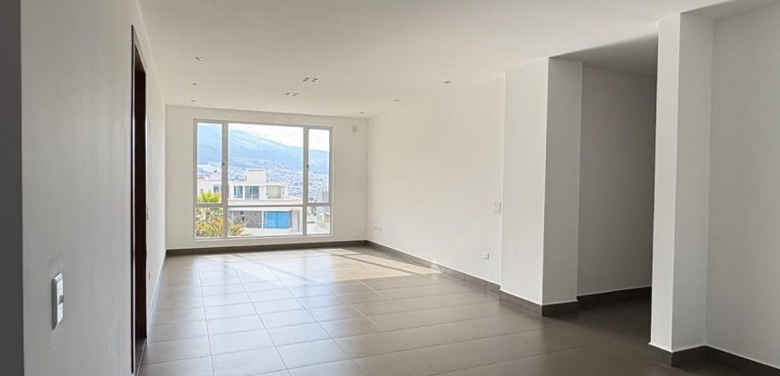 Vendo Departamento, Tres Dormitorios, Sala Tv, Parqueaderos, Bodega. Sector El Batán