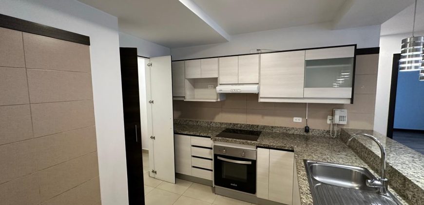 Vendo Departamento, Dos Drmitorios, Sin Amoblar, Parqueadero. Sector 12 de Octubre