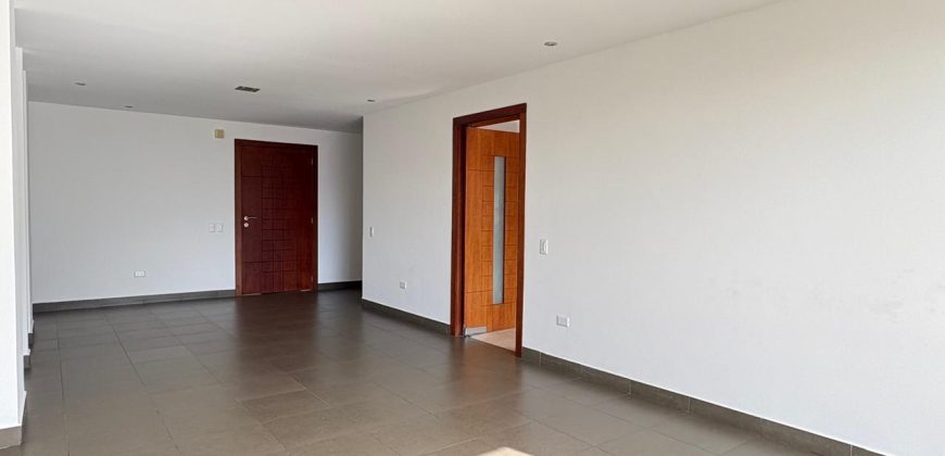 Vendo Departamento, Tres Dormitorios, Sala Tv, Parqueaderos, Bodega. Sector El Batán